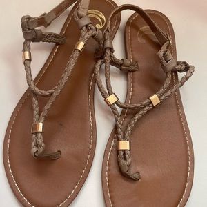 Causal brown sandals